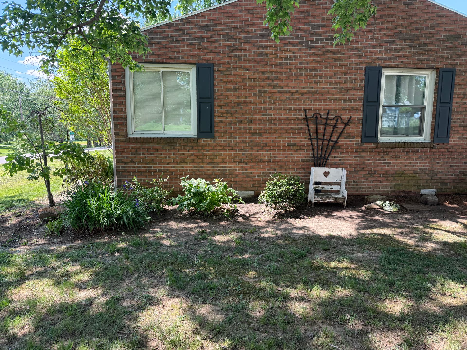 Gallery photos for Overgrown Bed Cleanup and Shrub Trimming at a Brick Home: Image #6