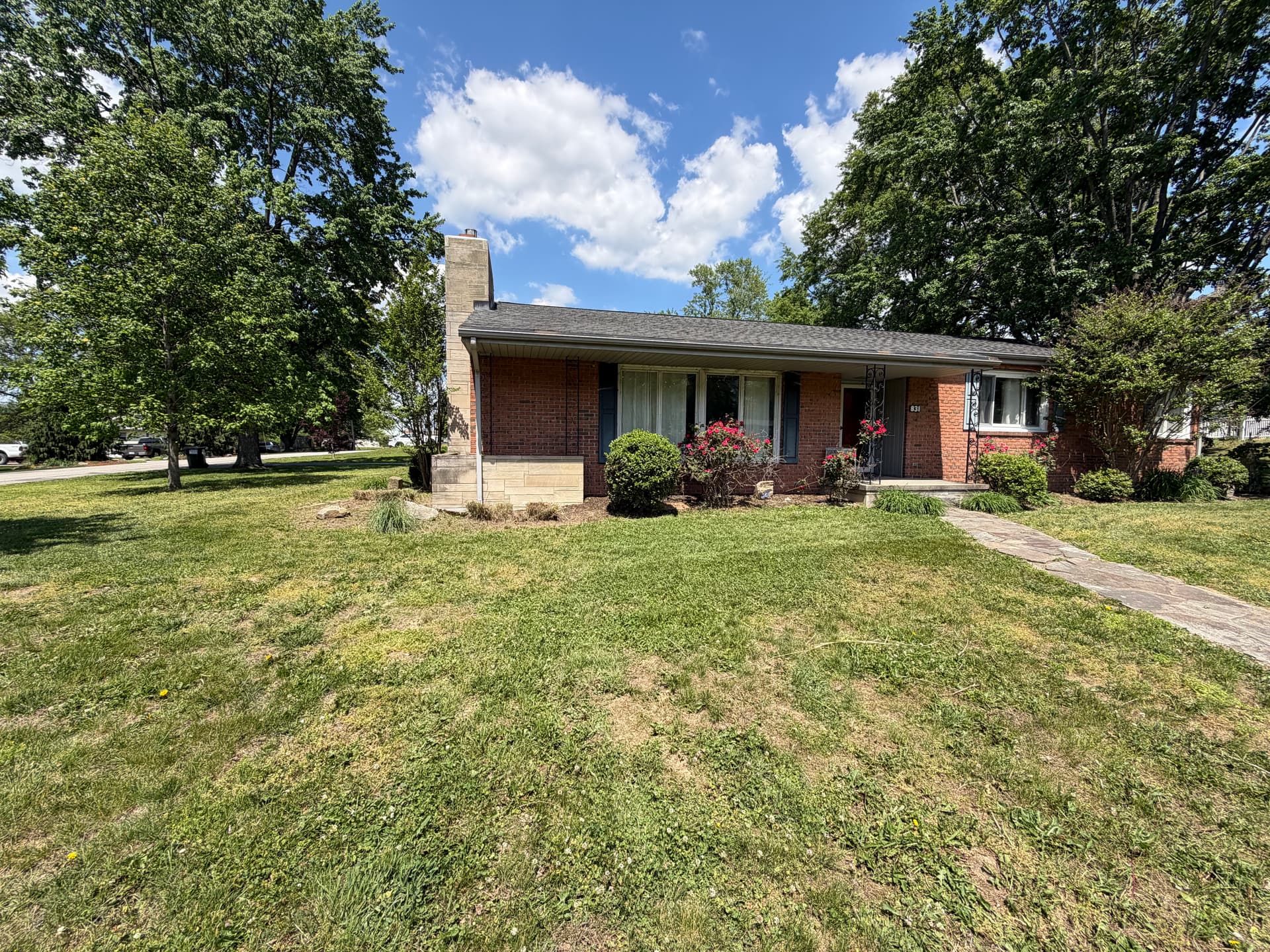 Gallery photos for Overgrown Bed Cleanup and Shrub Trimming at a Brick Home: Image #4