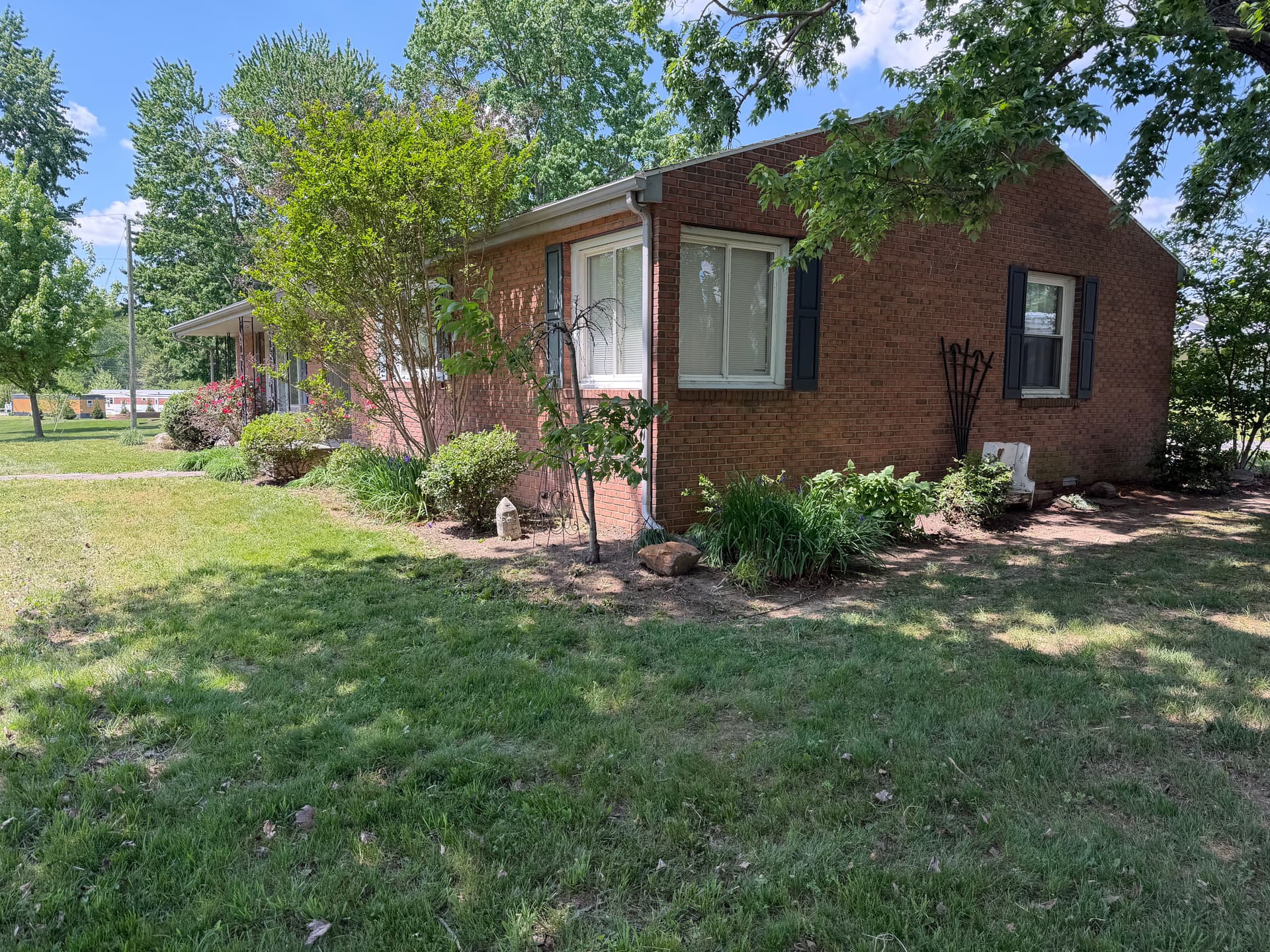 Gallery photos for Overgrown Bed Cleanup and Shrub Trimming at a Brick Home: Image #5