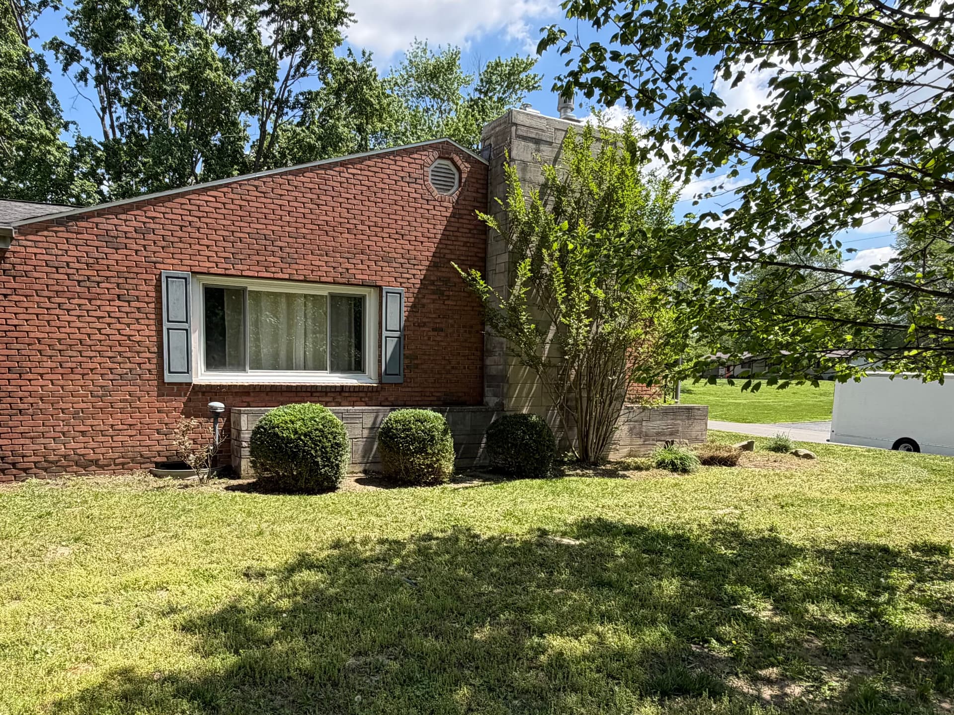 Gallery photos for Overgrown Bed Cleanup and Shrub Trimming at a Brick Home: Image #3